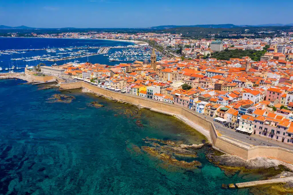 Alghero, una delle zone migliori dove alloggiare in Sardegna