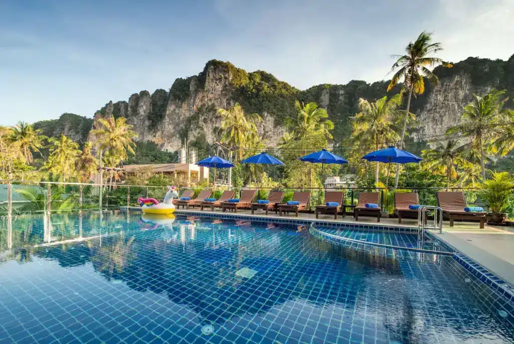 Andaman Breeze Resort Ao Nang, piscina con vista