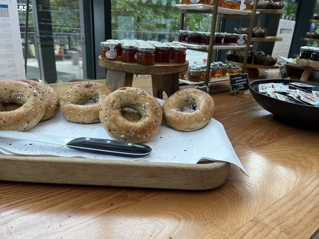 Bagel alla colazione a buffet del Melia Manchester