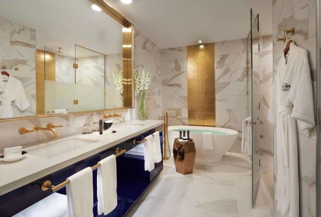Bagno con vasca all'Hard Rock Hotel New York