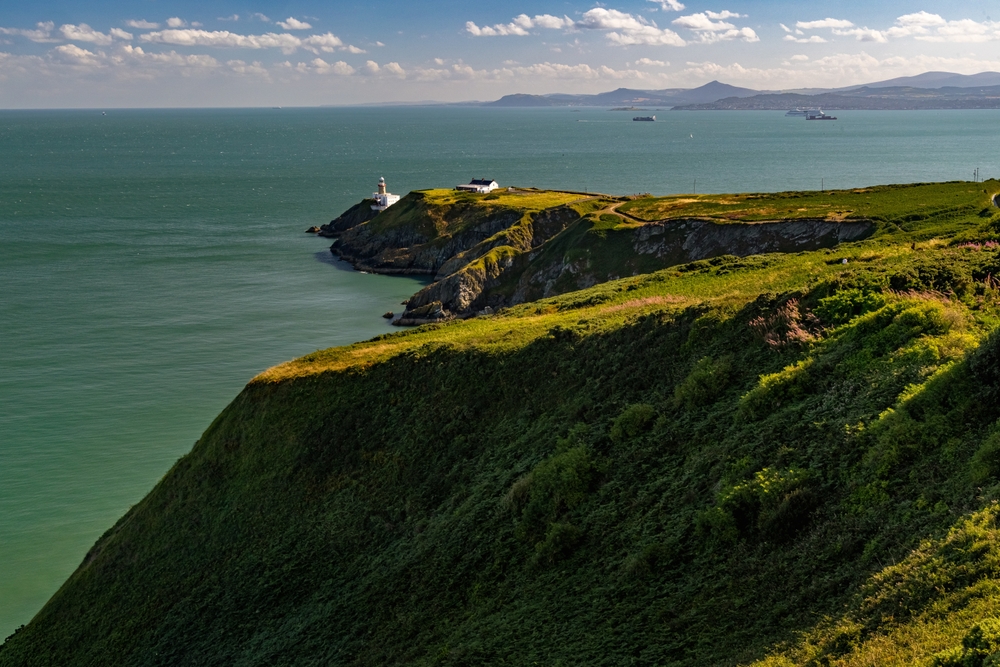 Il Baily Lighthouse sulle scogliere di Howth, a nord di Dublino