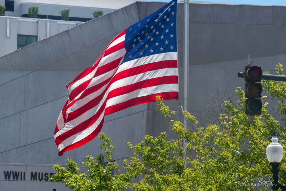 La bandiera americana al National WWII Museum nel Warehouse District di New Orleans