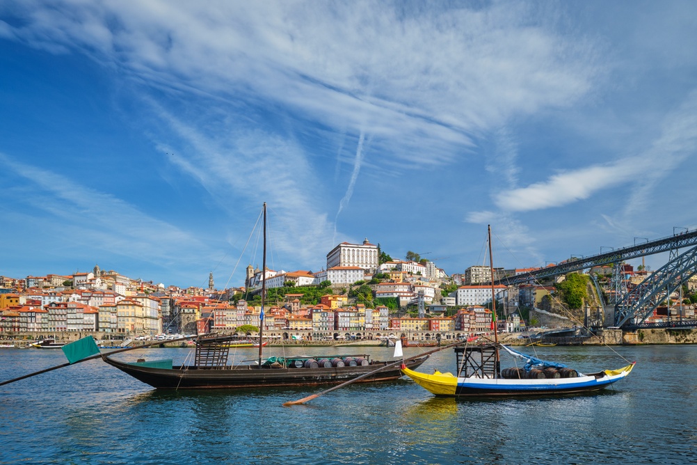 Barche rabelo sul fiume Douro a Ribeira, Porto