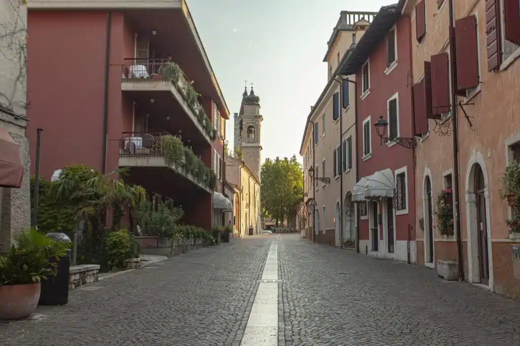 Bardolino, località del buon cibo e del vino sul Lago di Garda