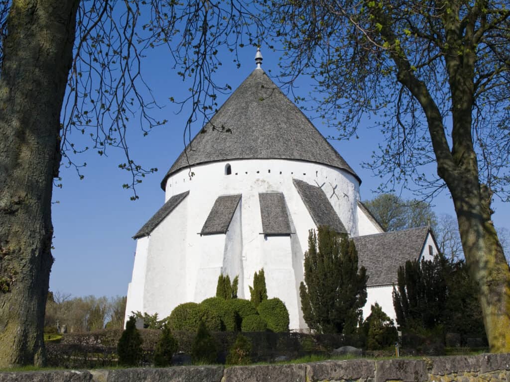 Chiesa rotonda di Østerlars Bianca chiesa rotonda medievale di Østerlars a Bornholm
