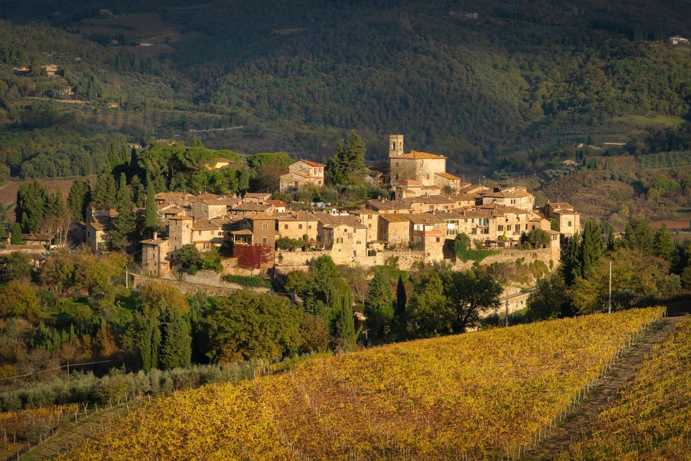 Il borgo di Montefioralle e i vigneti vicino a Greve in Chianti