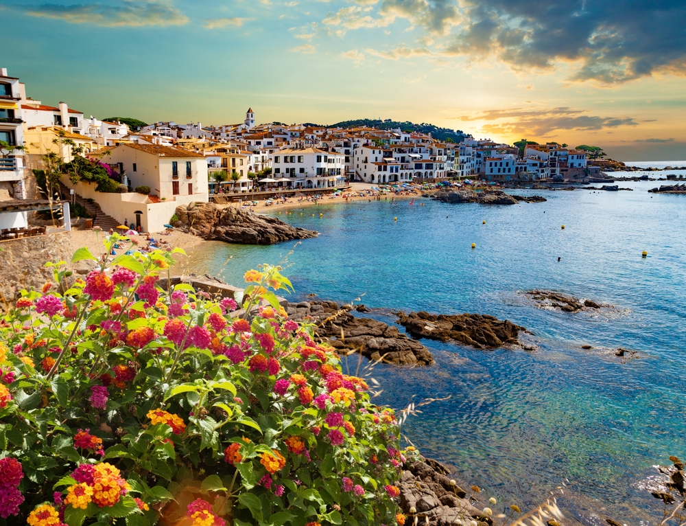 Calella de Palafrugell, villaggio di pescatori dalle case bianche in Costa Brava