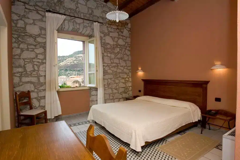 Camera d'hotel a Bosa
