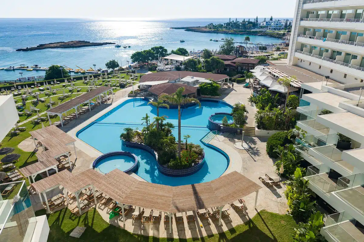 Capo Bay Hotel a Protaras, dove alloggiare sulla spiaggia