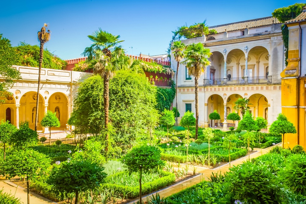 Il cortile con giardino della Casa de Pilatos a Siviglia
