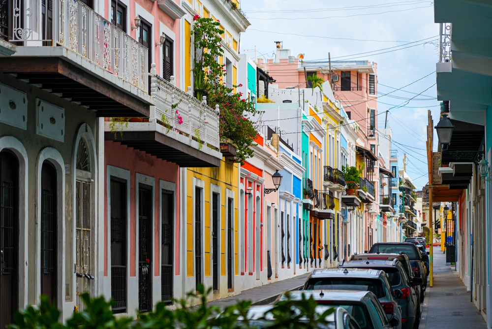 Case coloniali colorate nella Vecchia San Juan a Porto Rico