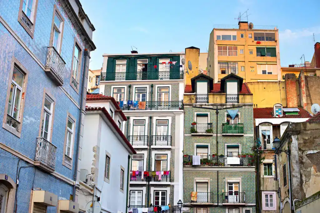 Alfama, la zona più affascinante dove alloggiare a Lisbona
