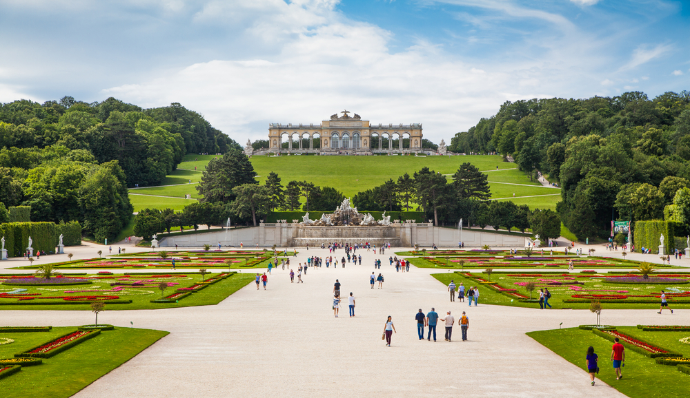 Il Castello di Schönbrunn e il Grande Parterre a Vienna