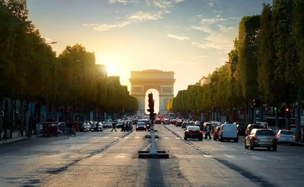 champs-elysees-parigi