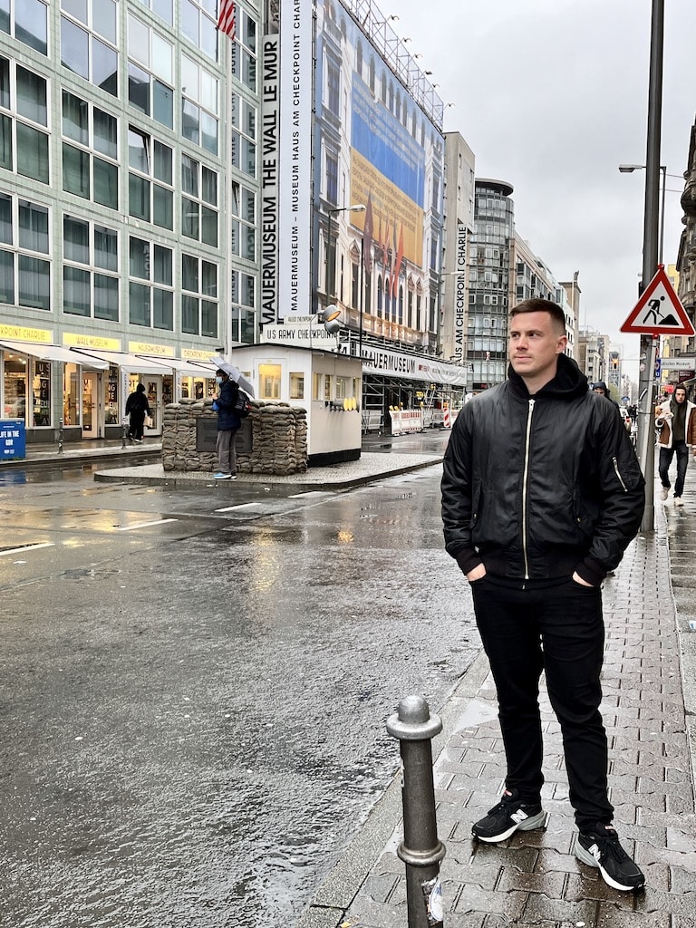 Checkpoint Charlie, una delle tappe imperdibili di Berlino