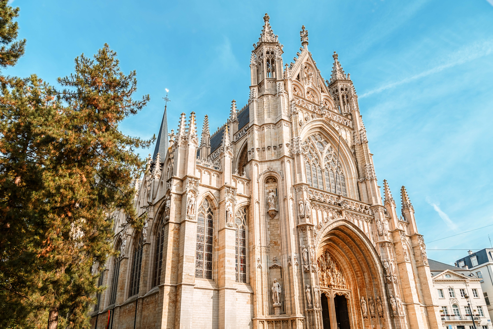 La chiesa di Notre-Dame du Sablon nel quartiere del Sablon a Bruxelles