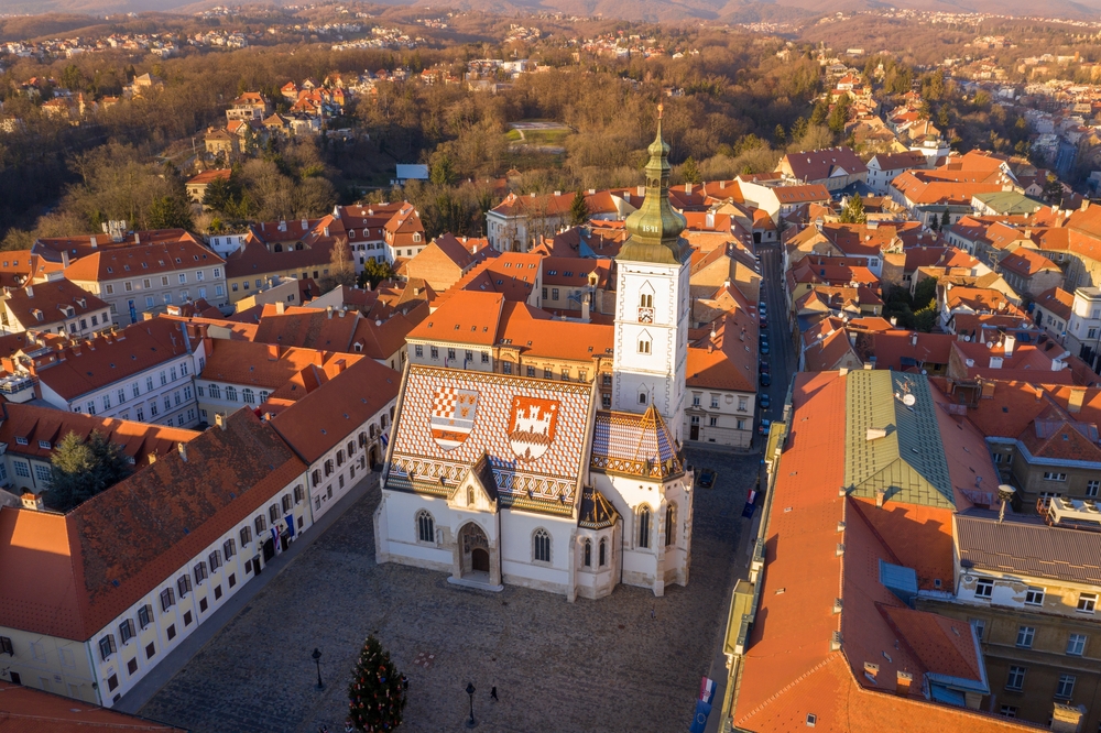 La Chiesa di San Marco con il tetto di tegole colorate nella Città Alta di Zagabria