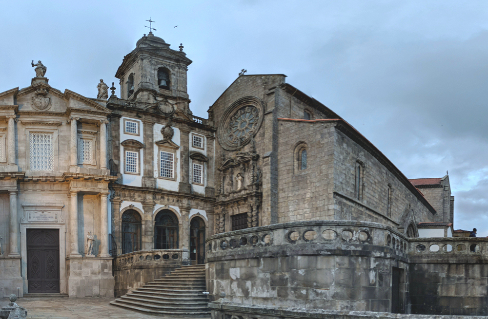 La facciata gotica della chiesa Igreja de São Francisco a Porto