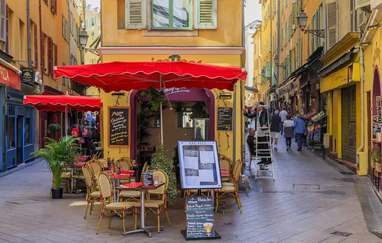 Città vecchia di Nizza, la zona migliore dove alloggiare per la maggior parte dei turisti e per chi ci va la prima volta