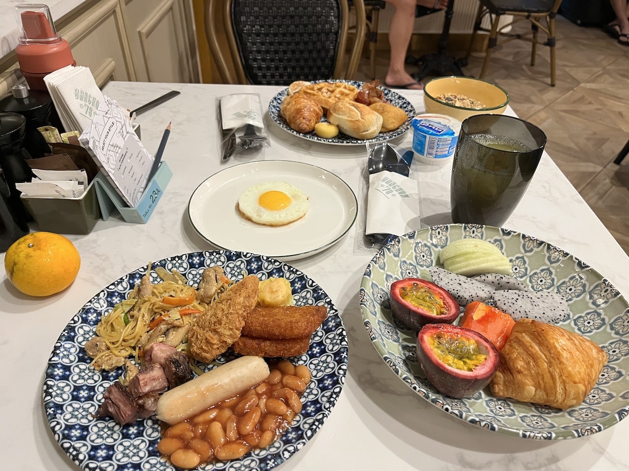 Colazione al Sindhorn Midtown hotel di Bangkok