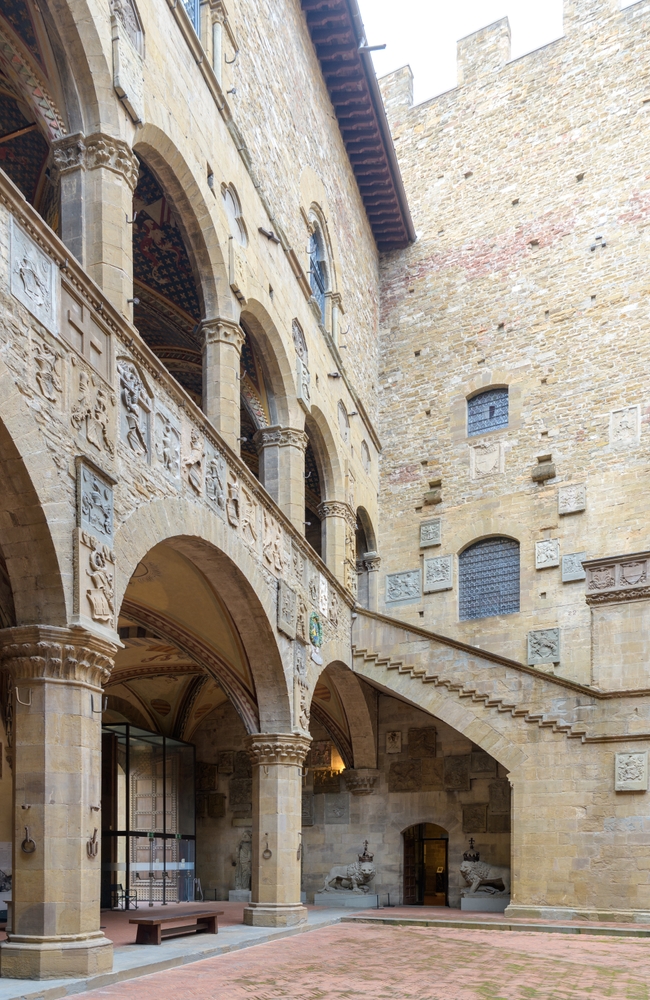 Il cortile del Museo del Bargello a Firenze