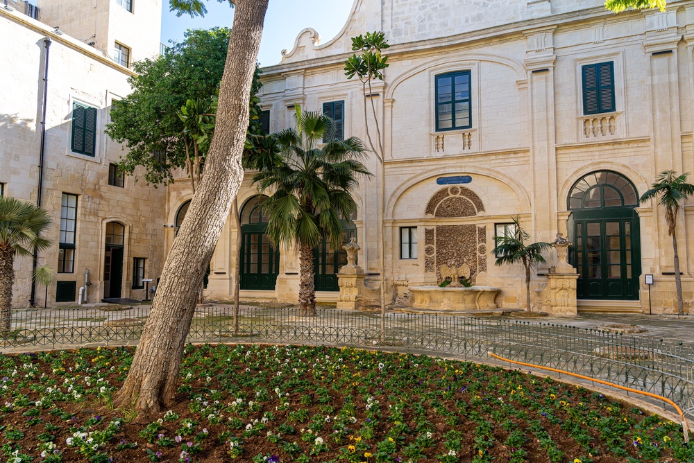 Il cortile del Palazzo del Gran Maestro a La Valletta