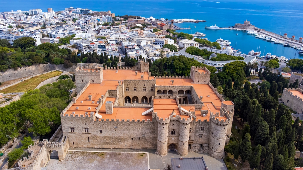 Veduta aerea della città vecchia di Rodi con il Palazzo del Gran Maestro