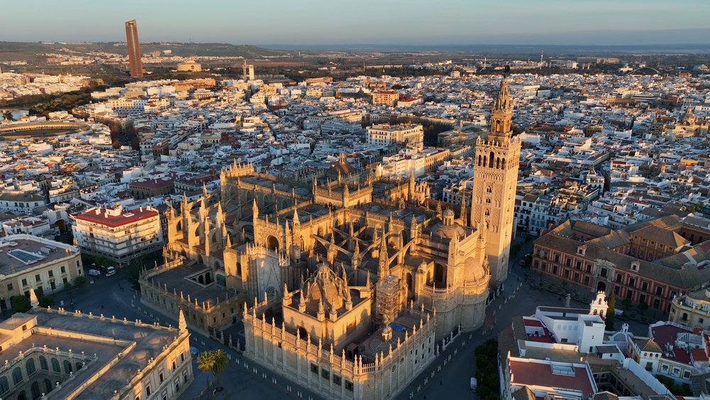 Il centro di Siviglia visto dall'alto all'alba
