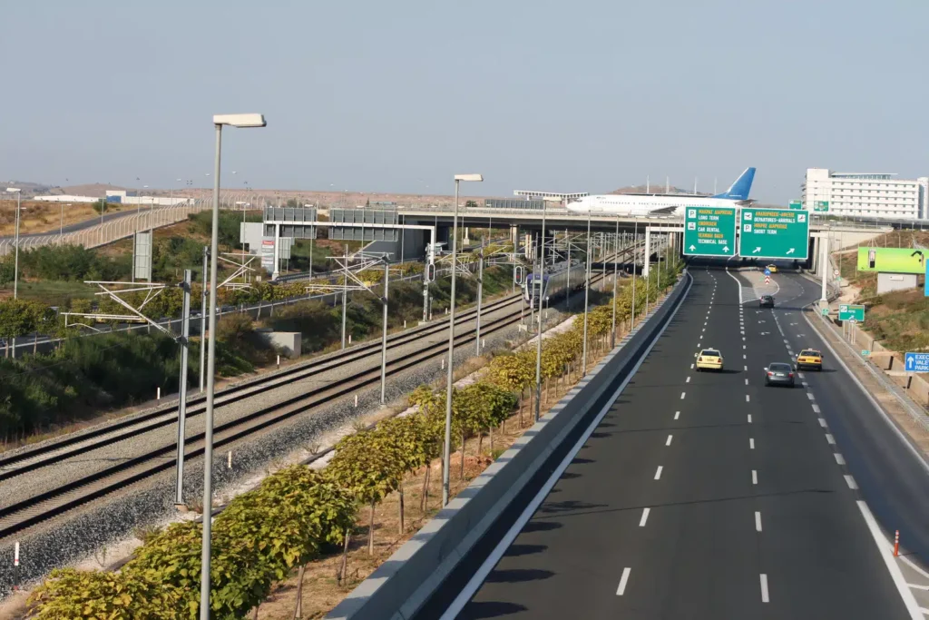 Dall'aeroporto di Atene al centro: treni, bus e taxi