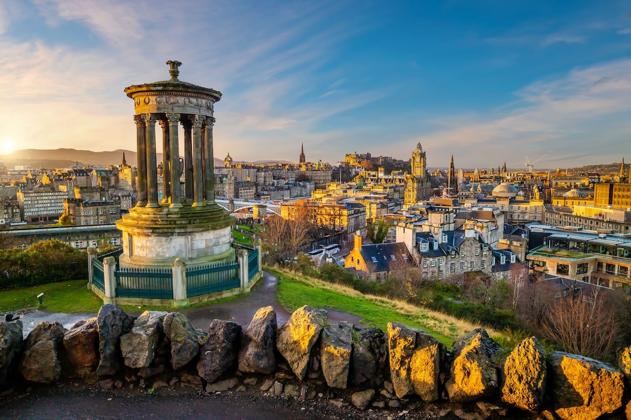 Dall'aeroporto di Edimburgo al centro: treni, bus e taxi
