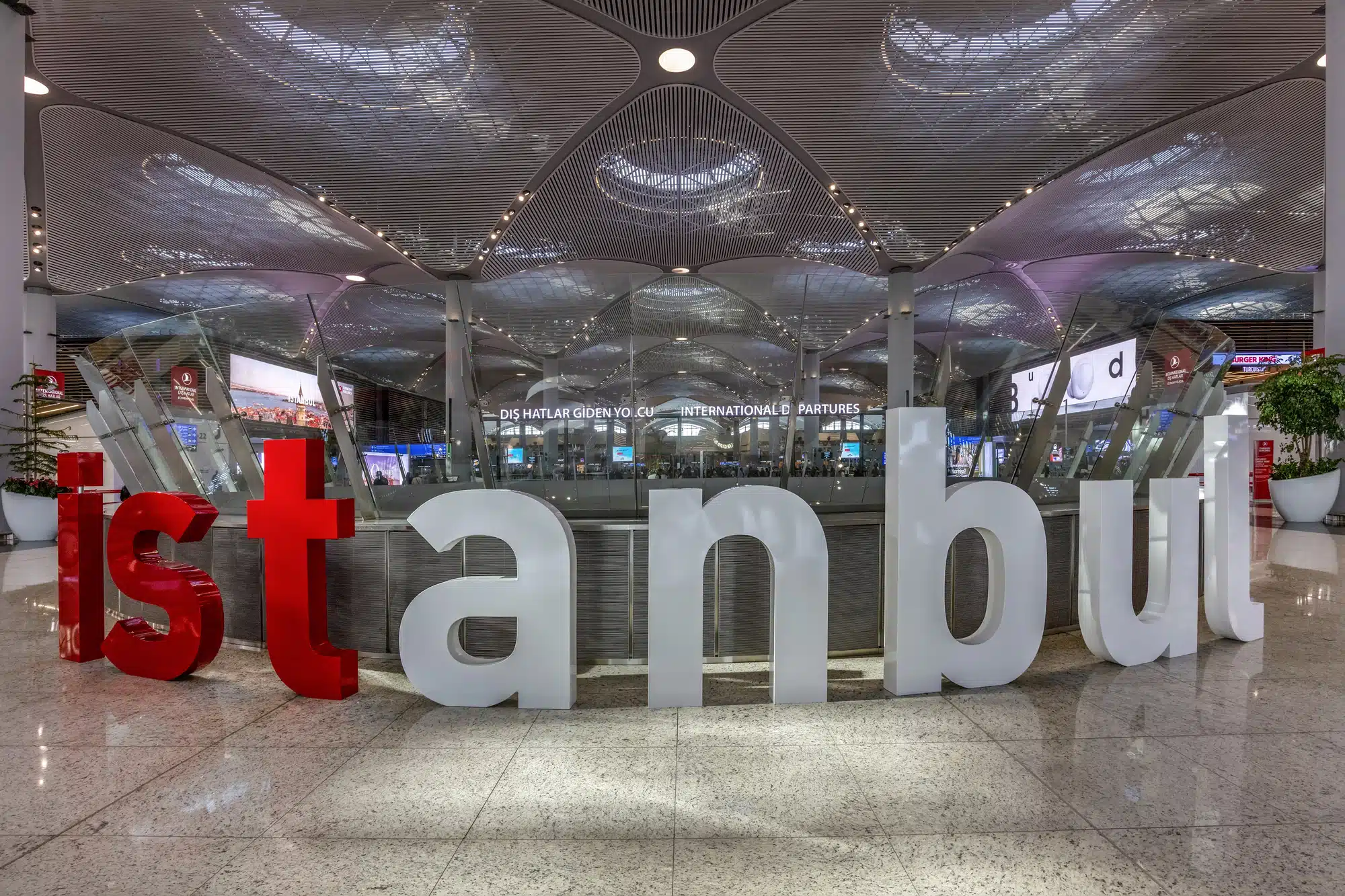Dall'aeroporto di Istanbul al centro: treni, bus e taxi