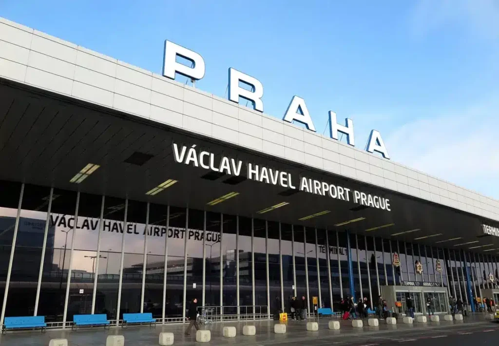 Dall'aeroporto di Praga al centro: treni, bus e taxi