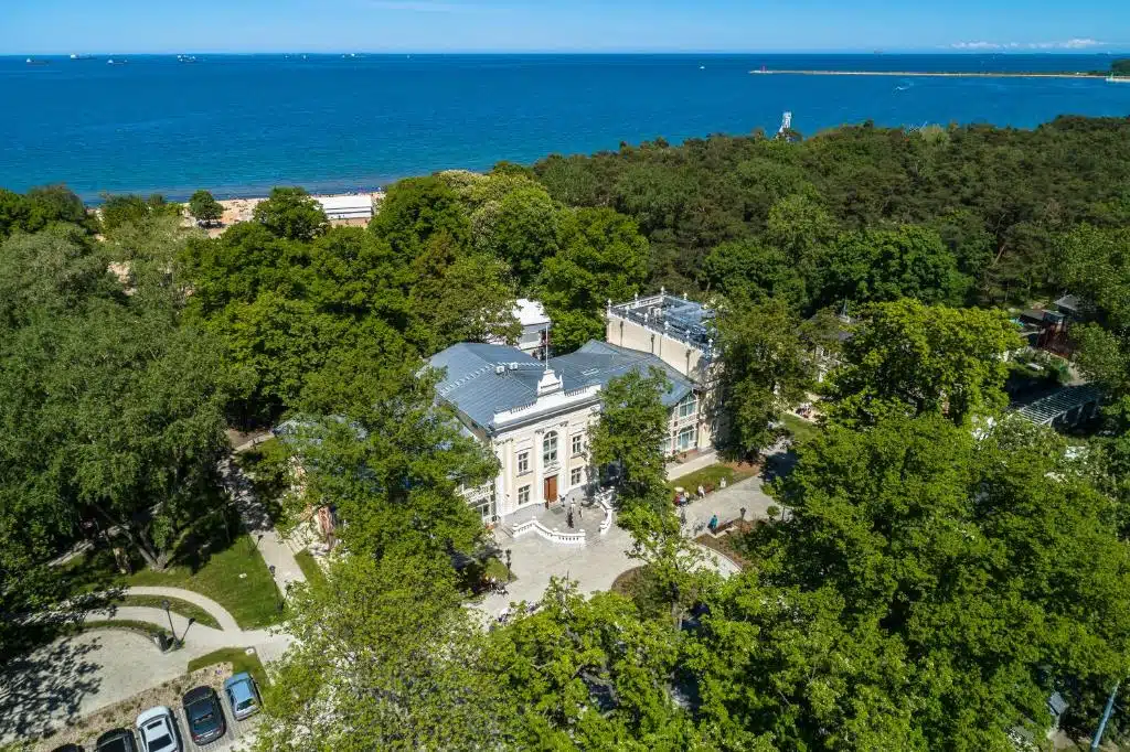 Dom Zdrojowy, bell'hotel vicino alla spiaggia