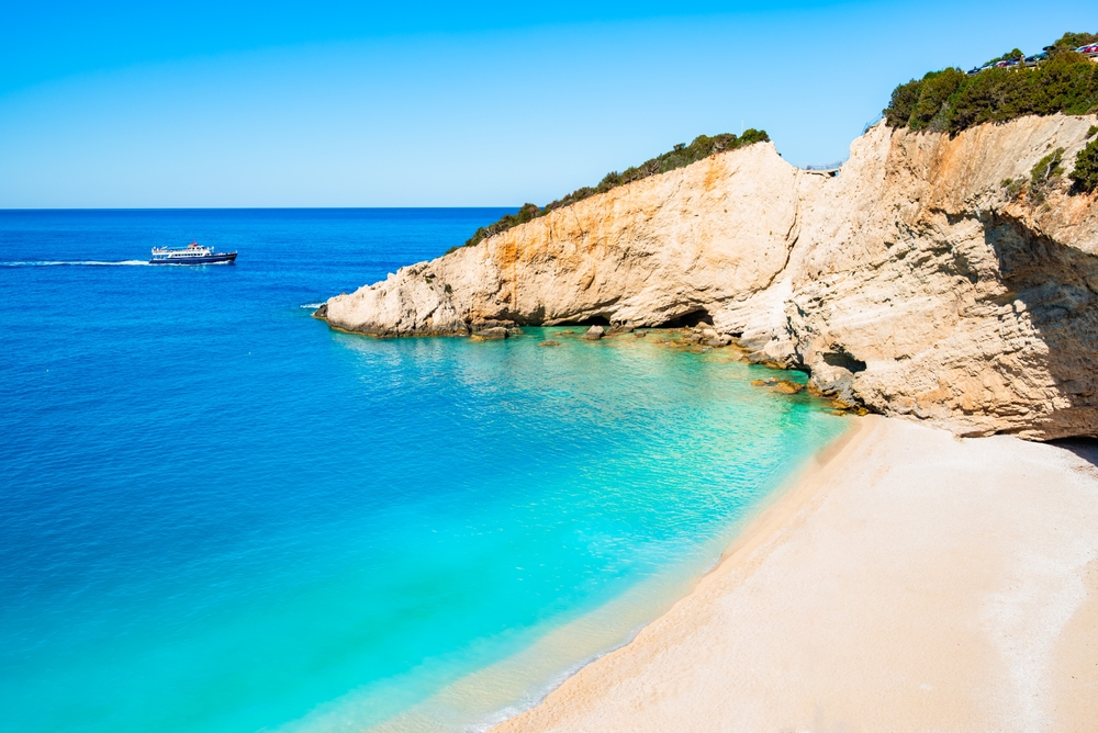 Porto Katsiki a Lefkada con le scogliere bianche e il mare azzurro
