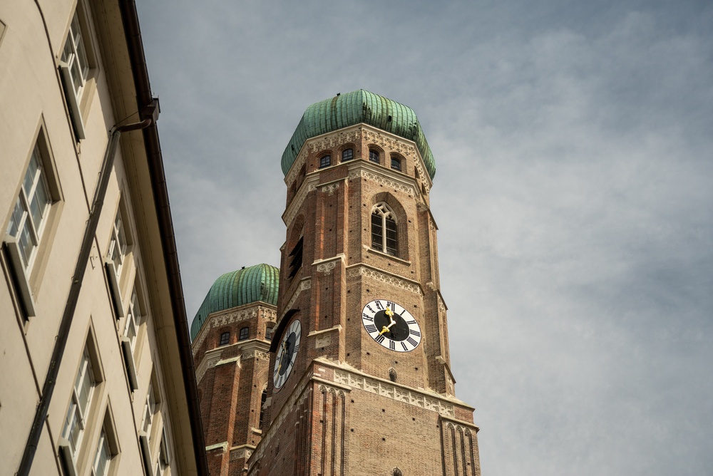 Le due torri della Frauenkirche con le cupole verdi a Monaco di Baviera