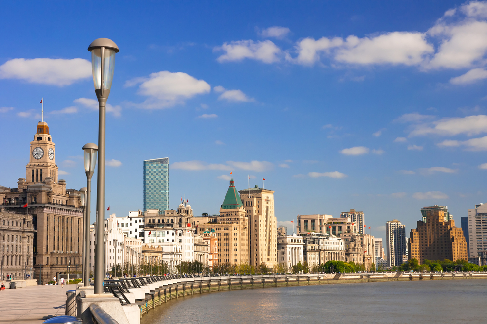Gli edifici storici lungo il Bund a Shanghai