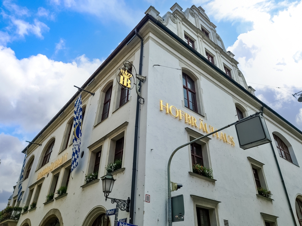 L'edificio della birreria Hofbräuhaus am Platzl nel centro di Monaco di Baviera