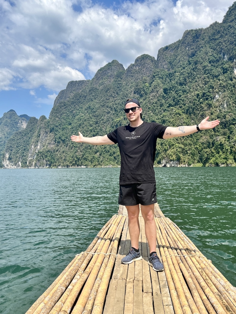 Escursione in barca sul lago di Khao Sok