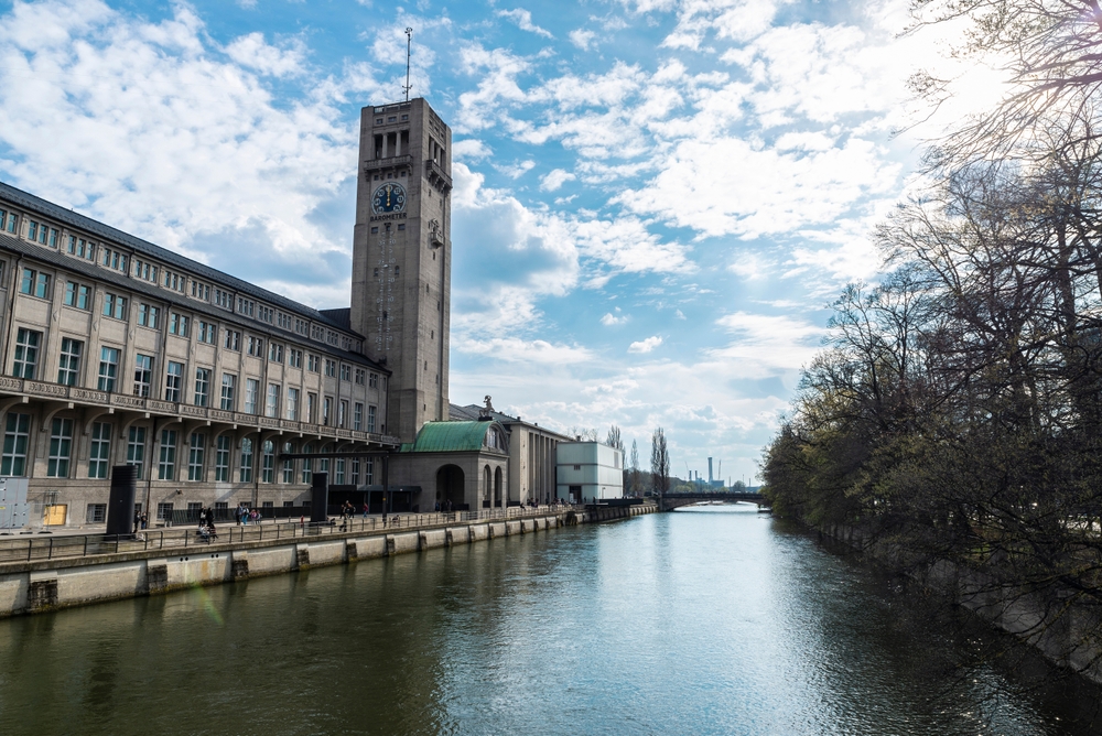 La facciata del Deutsches Museum a Monaco di Baviera