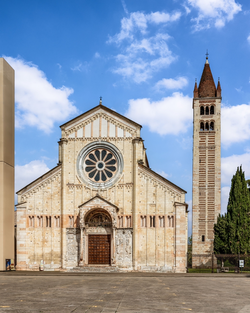 La facciata della Basilica di San Zeno nel quartiere di San Zeno a Verona
