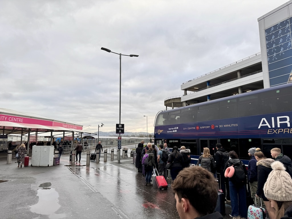 Fermata A dell'autobus Airlink Express all'aeroporto di Edimburgo