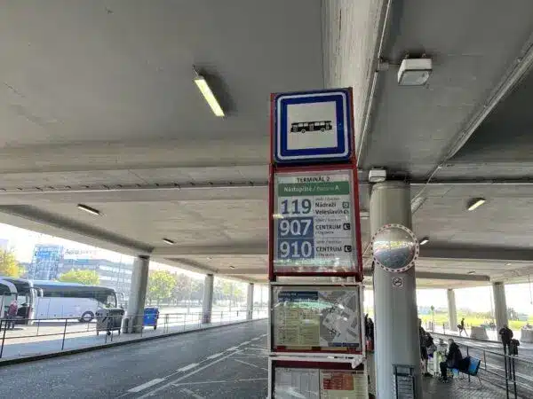 Fermata degli autobus all'aeroporto di Praga