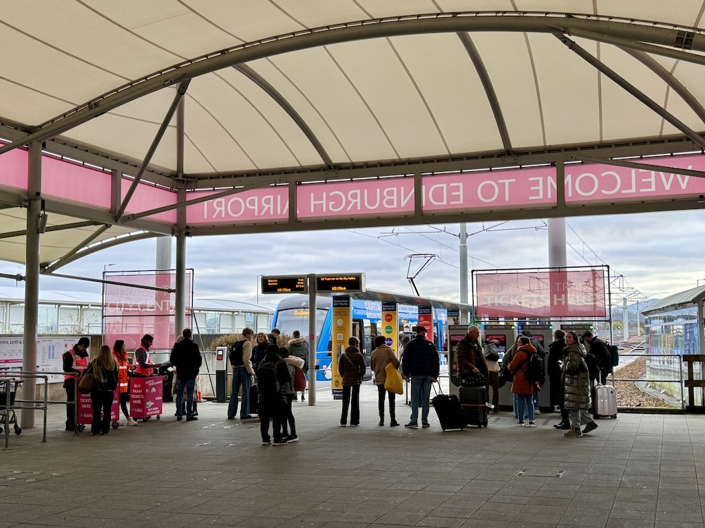 Fermata del tram all'aeroporto di Edimburgo