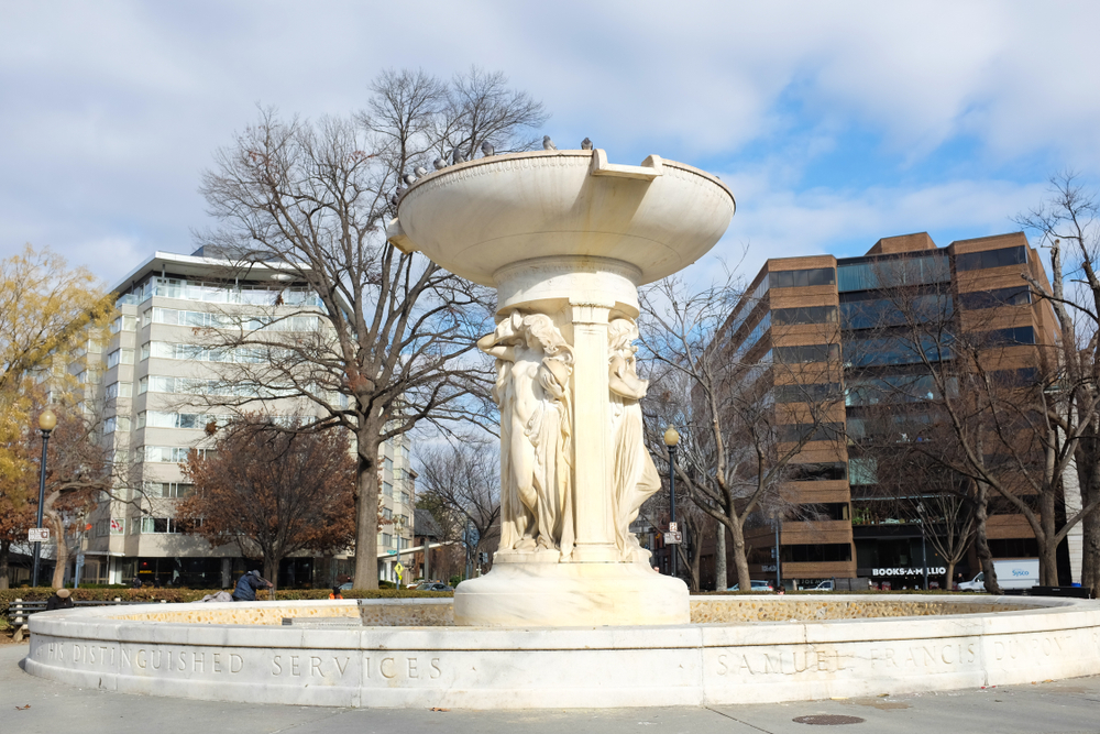 La fontana in marmo di Dupont Circle a Washington