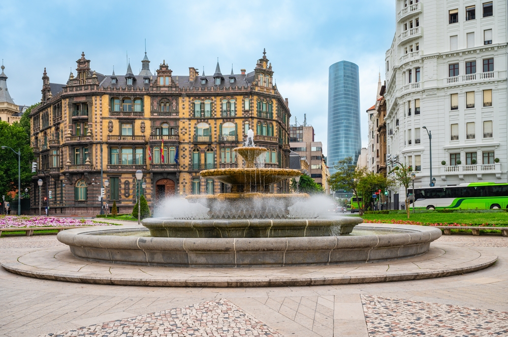 La fontana di Plaza Moyua ad Abando a Bilbao
