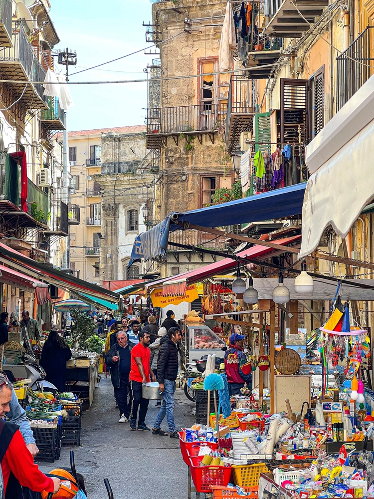 Frutta e verdura al mercato di Ballarò a Palermo