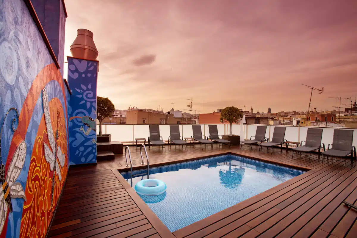 Hotel con piscina sul tetto a El Born