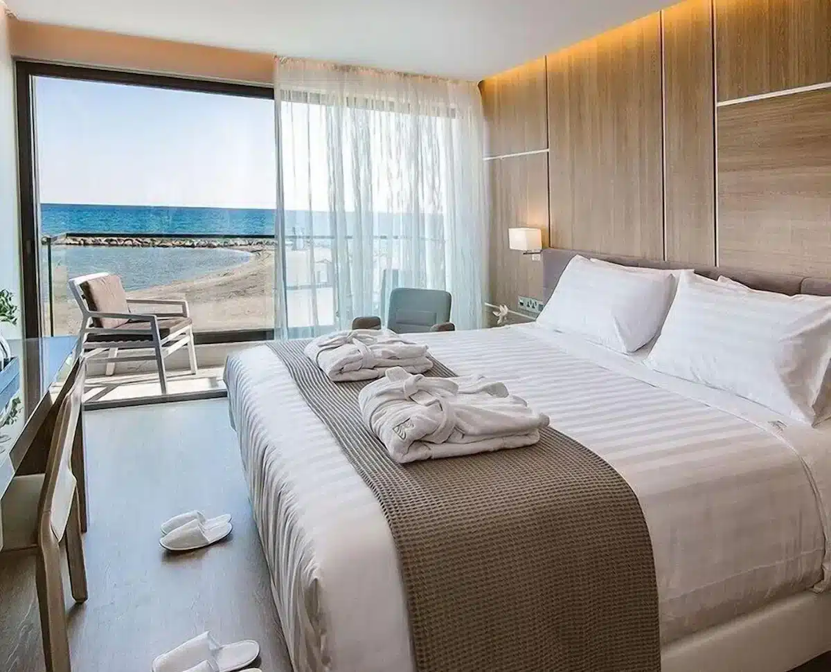 Hotel con vista mare a Larnaca