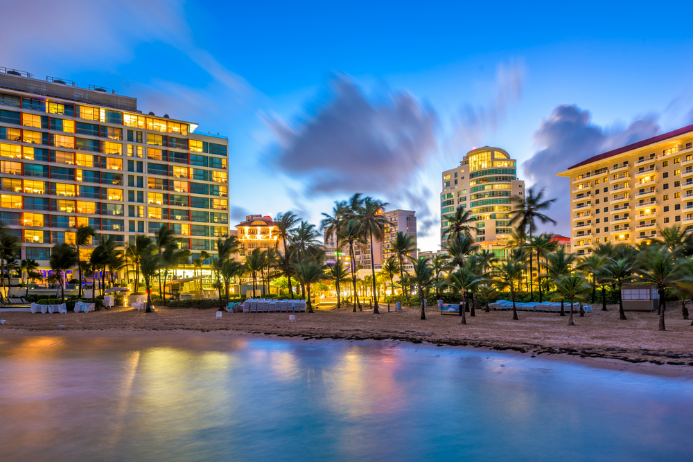 Hotel e grattacieli lungo la spiaggia di Condado a San Juan