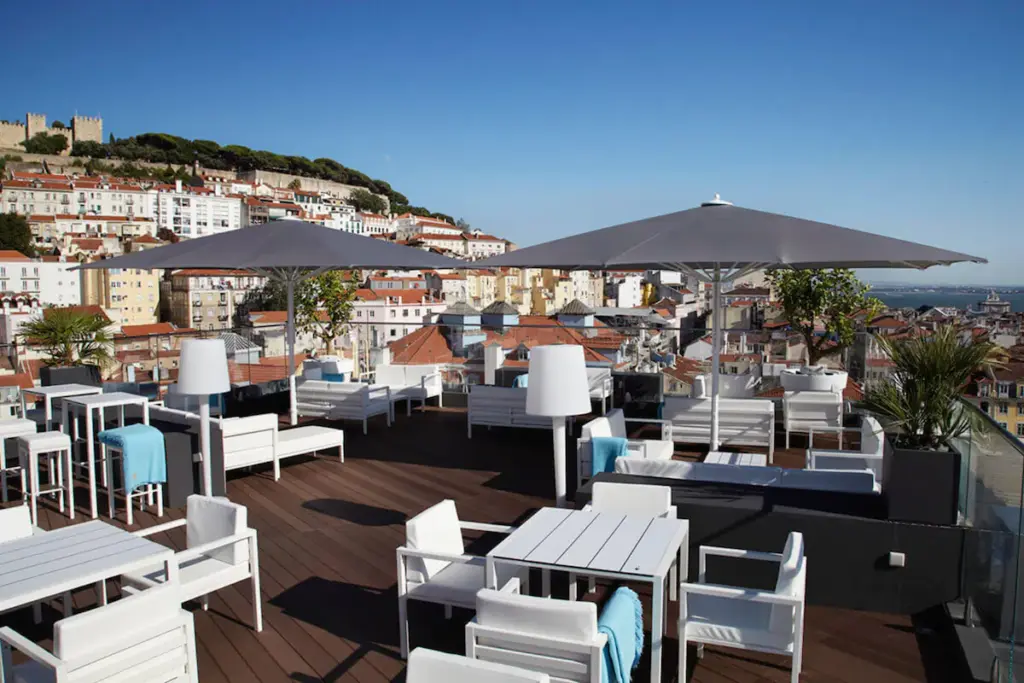 Hotel Mundial, hotel con rooftop bar nella Mouraria